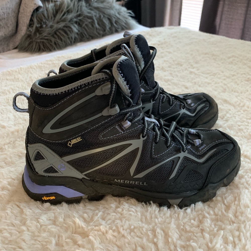 Merrell Hiking Boots Women Size 8